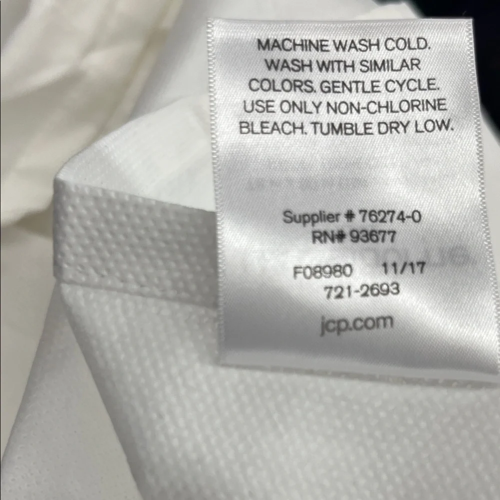 Liz Claiborne White/ Navy blue stripes bedding drop 78by 80 KS
